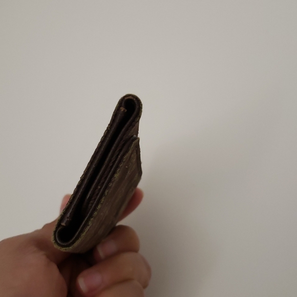 Authentic Louis Vuitton Mini Lin 4 Key Holder - Picture 11 of 12